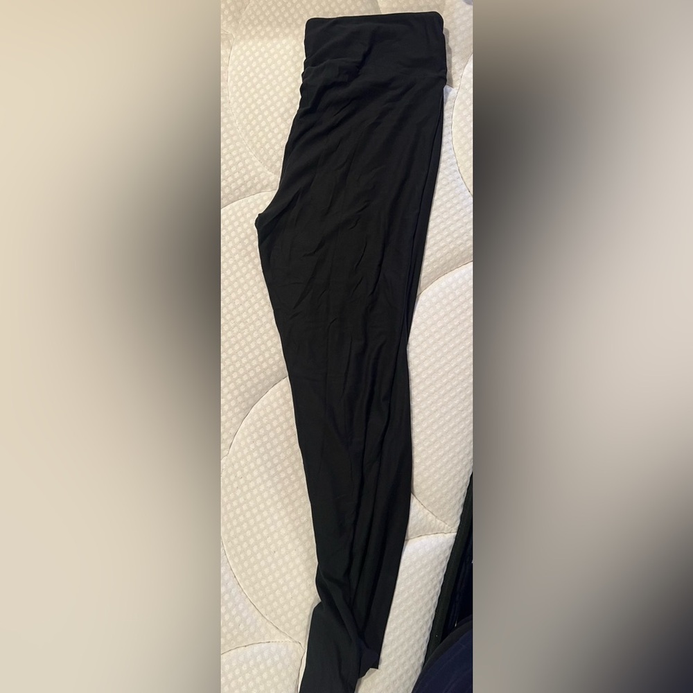 Black LulaRoe Tall and Curvy leggings.
